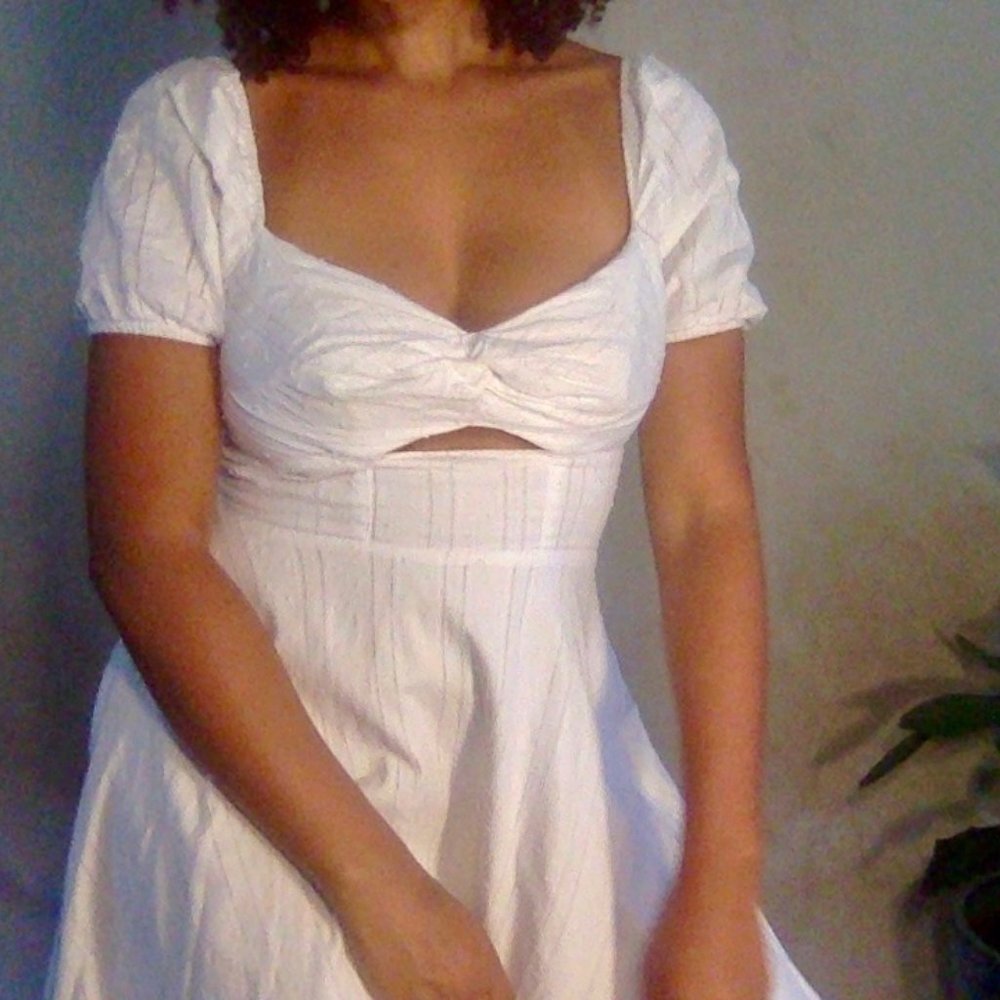 White Cotton Puff Sleeve Sweetheart Neck Dress